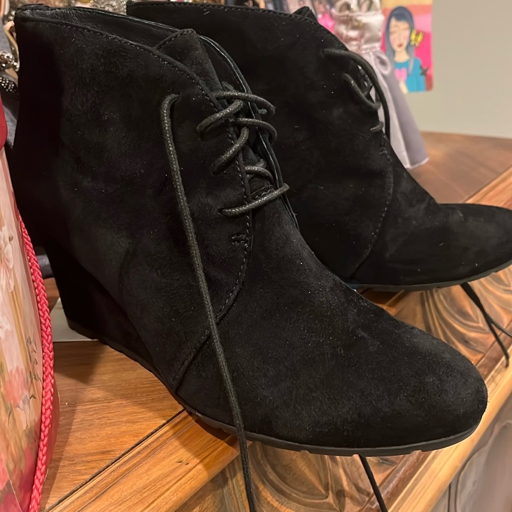 Clarks Artisan Black suede lace up wedges!